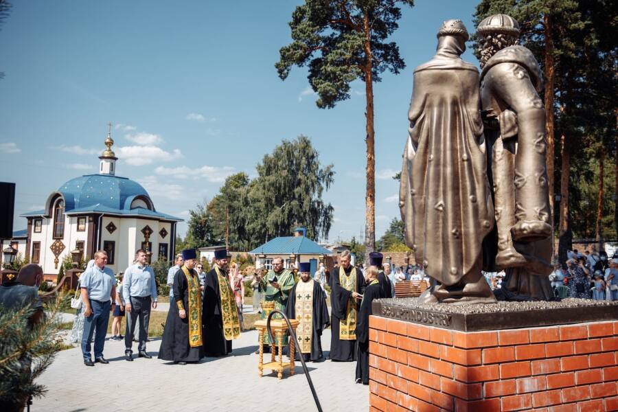 освящение памятника святым Петру и Февронии в Орехово-Зуеве
