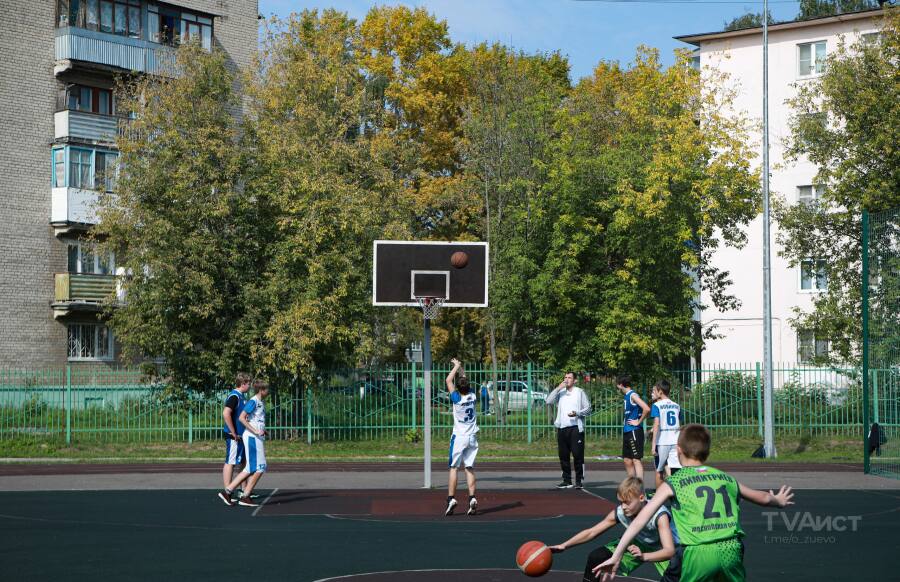 Спортивный праздник провели на стадионе на улице Бирюкова 4
