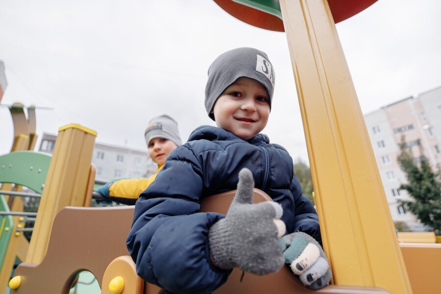 В городе Куровское открыли новую детскую площадку