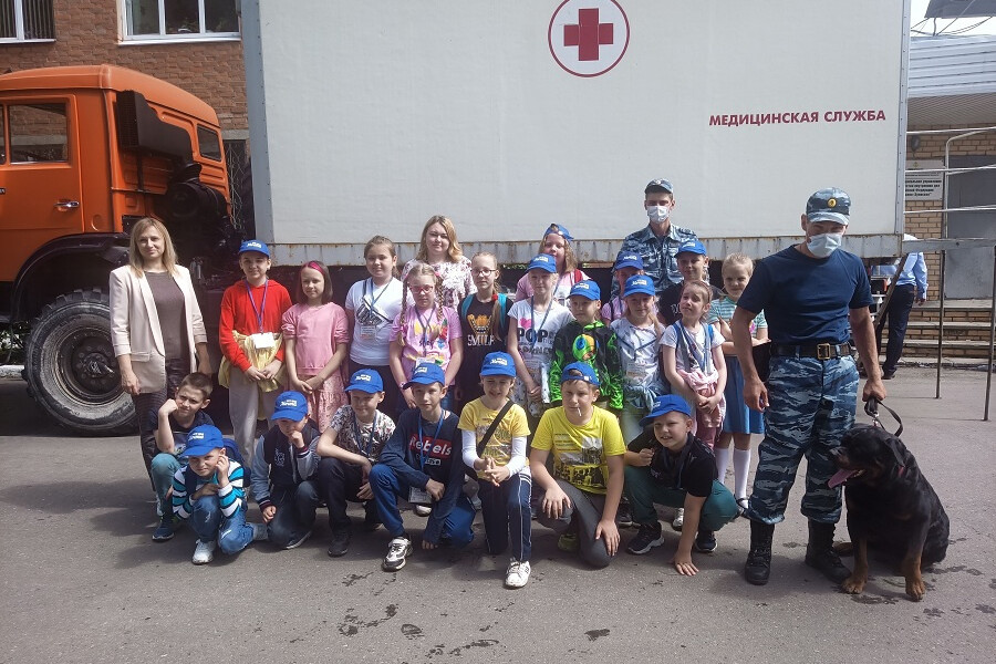 Полицейские Орехово-Зуева провели акцию для детей ко Дню кинолога