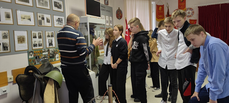В Орехово-Зуеве полицейские провели экскурсию для школьников в Музей истории УМВД