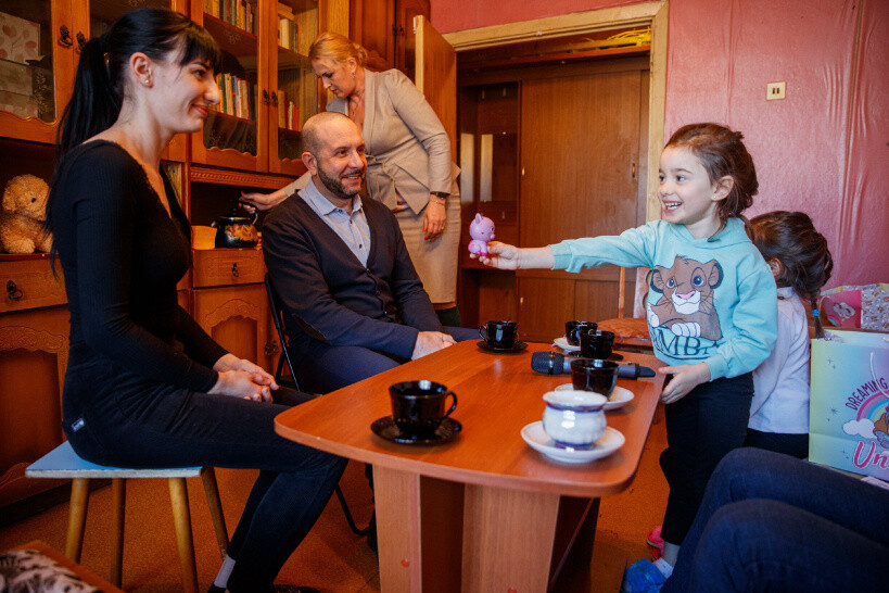 Глава округа встретился с семьей Дорониных из Донбасса