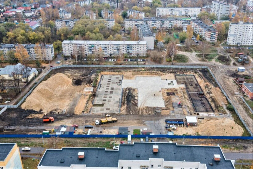 Рабочие планируют залить фундамент новой школы в Орехово-Зуеве и возвести стены первого этажа до конца 2022 года