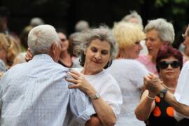 Танцплощадка для пенсионеров по субботам
