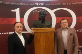Выставка Дулевского фарфорового завода к 100-летию Театра Вахтангова