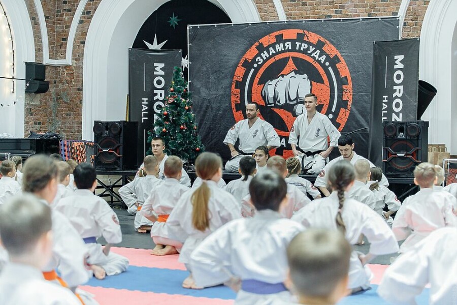 В кимоно и на татами проводили 2021-й год спортсмены школы каратэ «Знамя Труда»