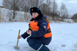 Спасатели «Мособлпожспас» проверили толщину льда в округе