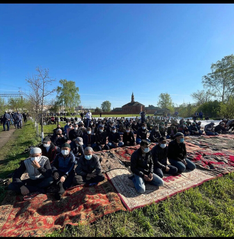 На поле перед мечетью Орехово-Зуева состоялся праздничный намаз