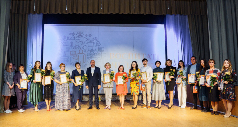 Победителей, призеров и участников конкурсов педагогического мастерства наградили в Демихове