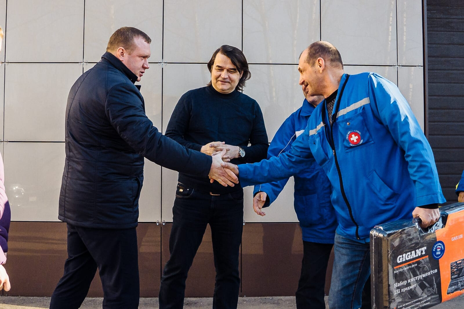 Депутат Мособлдумы помог с приобретением оборудования для ухода за машинами Орехово-Зуевской подстанции скорой помощи