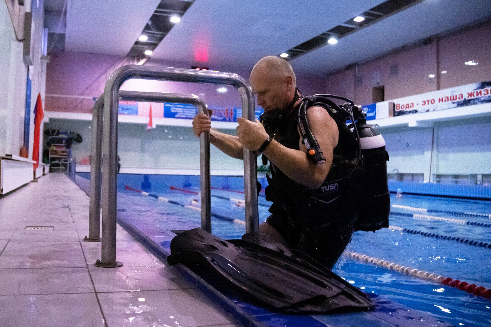 В бассейне «Нептун» г. Орехово-Зуево обучают подводному плаванию с аквалангом