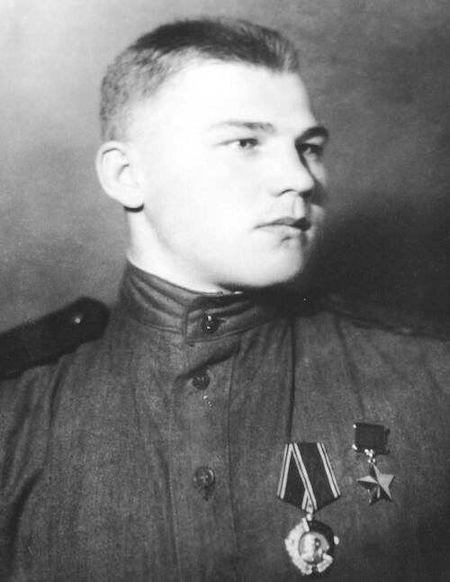 Филипп Семёнович Лапушкин - Герой Советского Союза, родился в д. Слободище.jpg