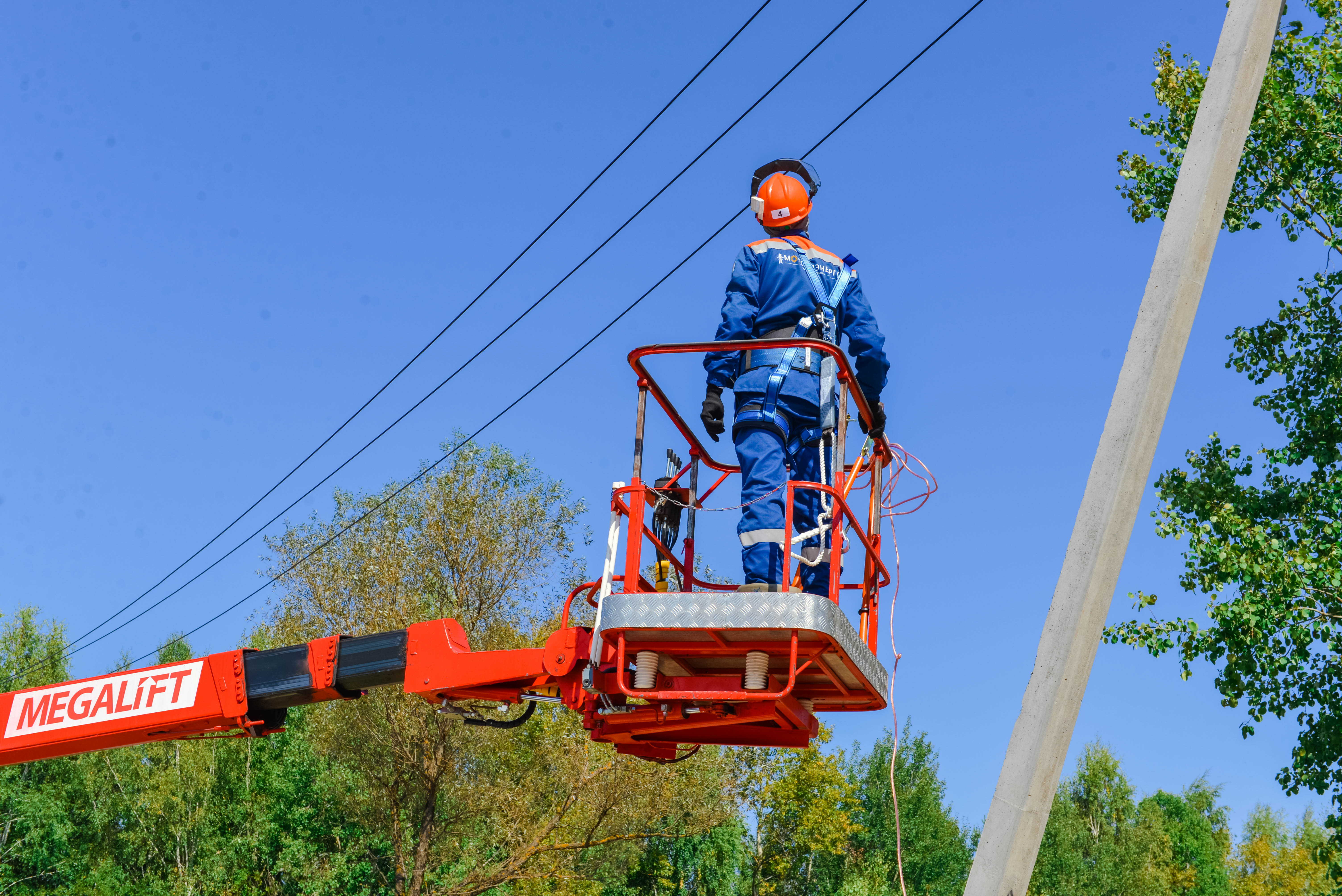 В Орехово-Зуевском округе заменили провода ЛЭП для повышения надежности электроснабжения