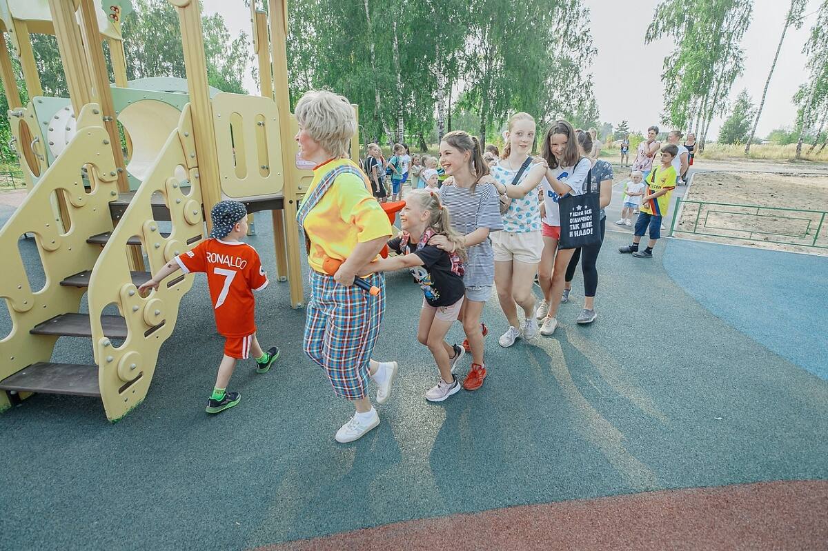Городок для детей. Игровая для детей. Детская площадка на Нахимова 1 проект. Посёлок старый городок благоустройство.