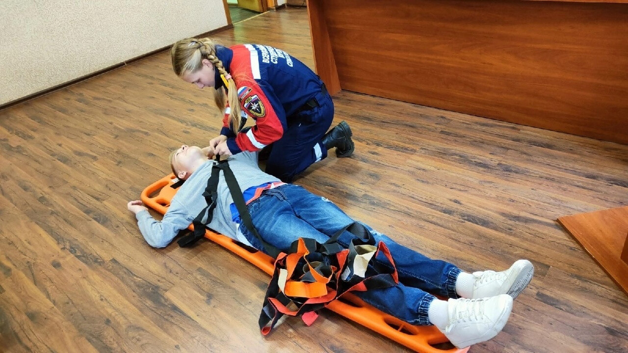Орехово-Зуевские студенты-спасатели ВСКС провели учебно-тренировочные занятия для школьников