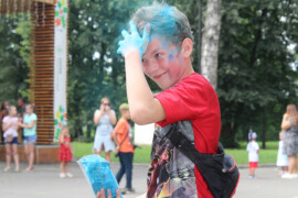 Фестиваль красок холи и спортивные турниры прошли в Дрезне