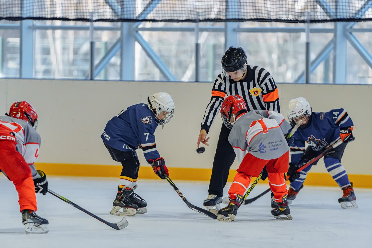 Первый товарищеский матч по хоккею прошёл в Орехово-Зуеве
