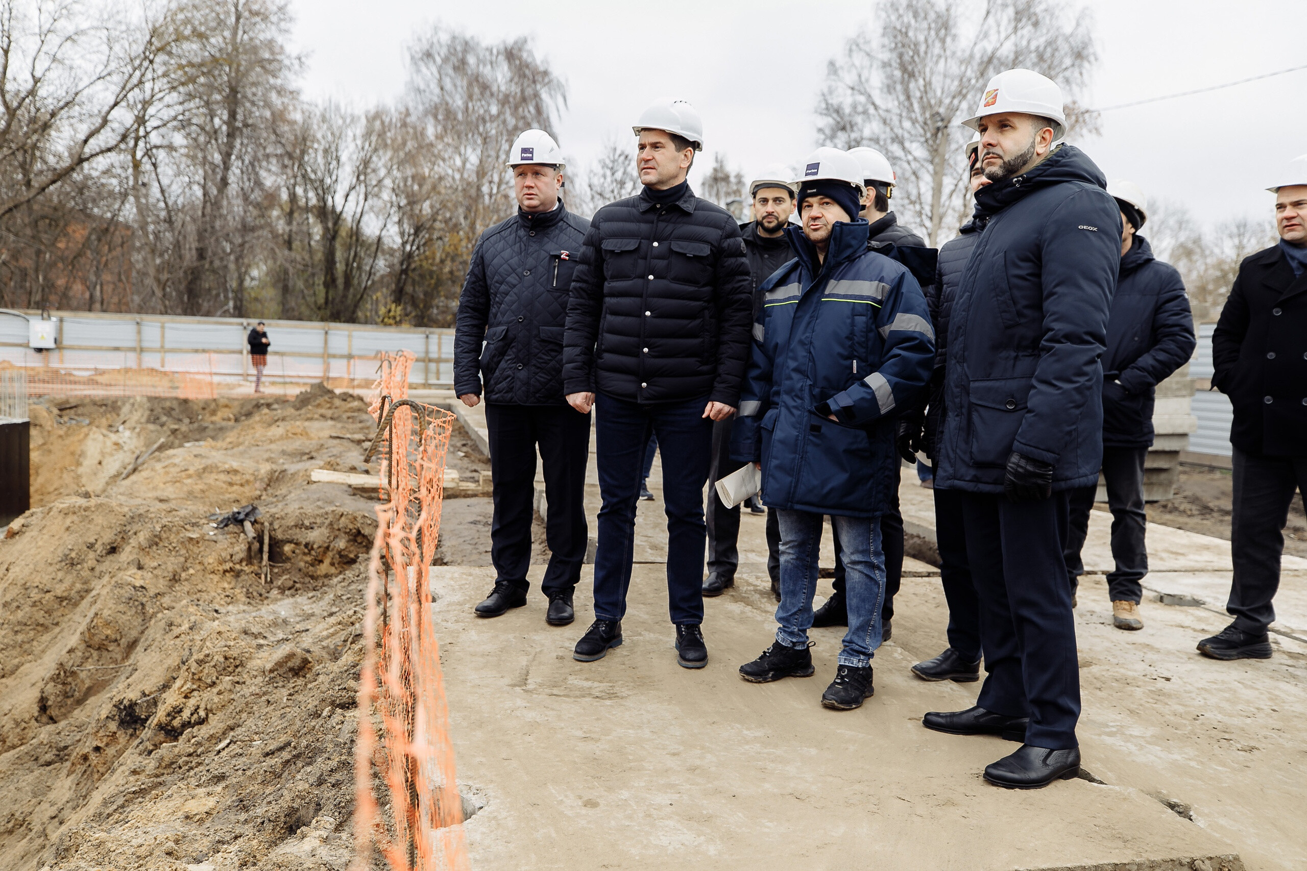 Глава округа и депутаты проинспектировали строительство Ледовой арены с крытым катком в Орехово-Зуеве