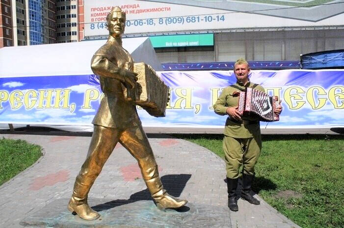 Два бравых солдата в Орехово-Зуеве.jpg