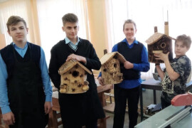 Ученики Давыдовской гимназии сделали скворечники под руководством лесничего