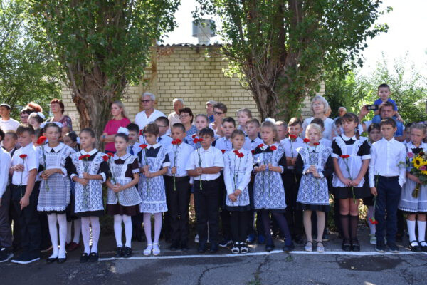 В Камышинском районе Волгоградской области предложили школу в Лебяжьем назвать именем Героя России Алексея Осокина
