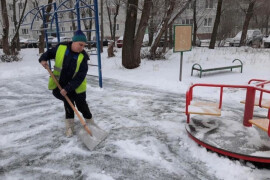 Во дворах и на дорогах Орехово-Зуевского округа идет уборка снега