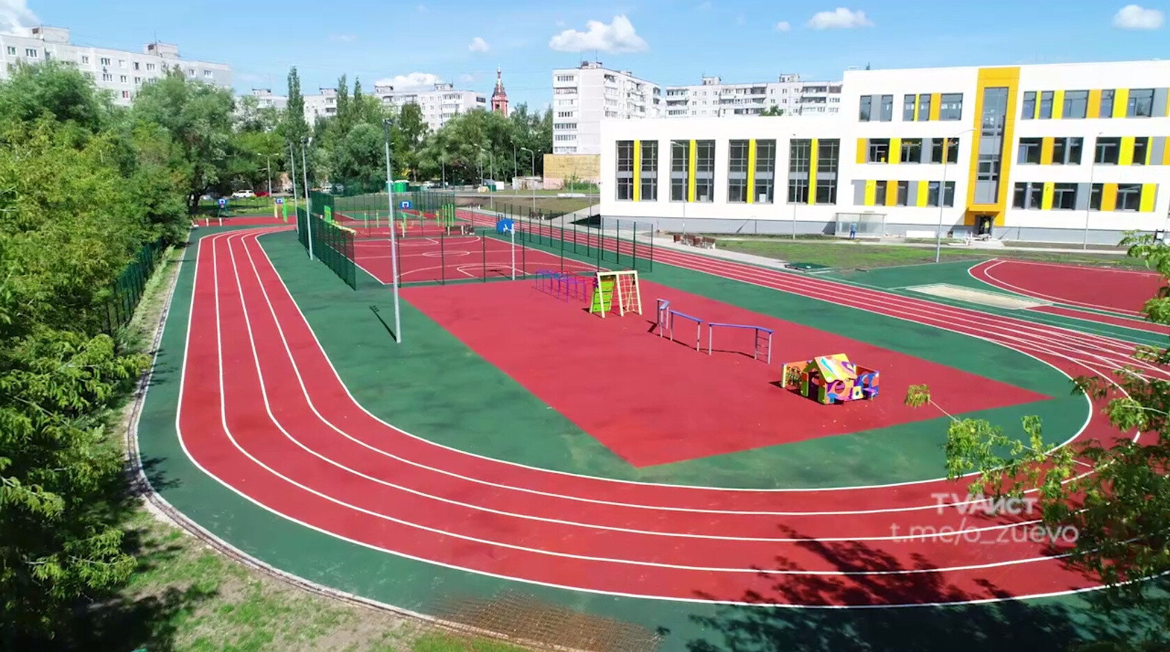 В Орехово-Зуеве готов мини-стадион с легкоатлетическим сектором рядом с лицеем на ул. Володарского