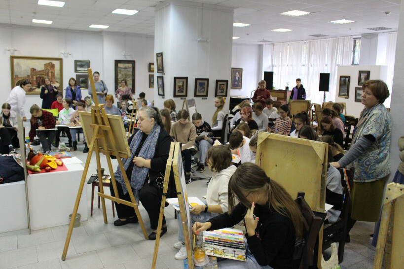 Преподаватель Академии акварели и изящных искусств С. Андрияки провела мастер-класс в Орехово-Зуеве