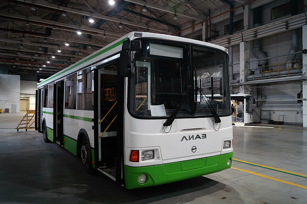 С конвейера ЛИАЗА сойдет первый автобус на отечественных и китайских комплектующих, прошедший сертификацию.