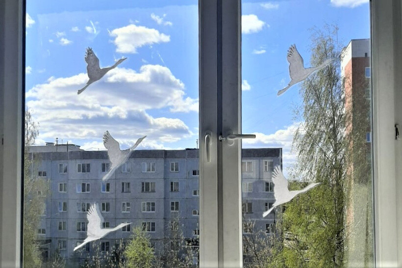 Фотофакт: студенты Орехово-Зуевского техникума украсили окна ко Дню Победы