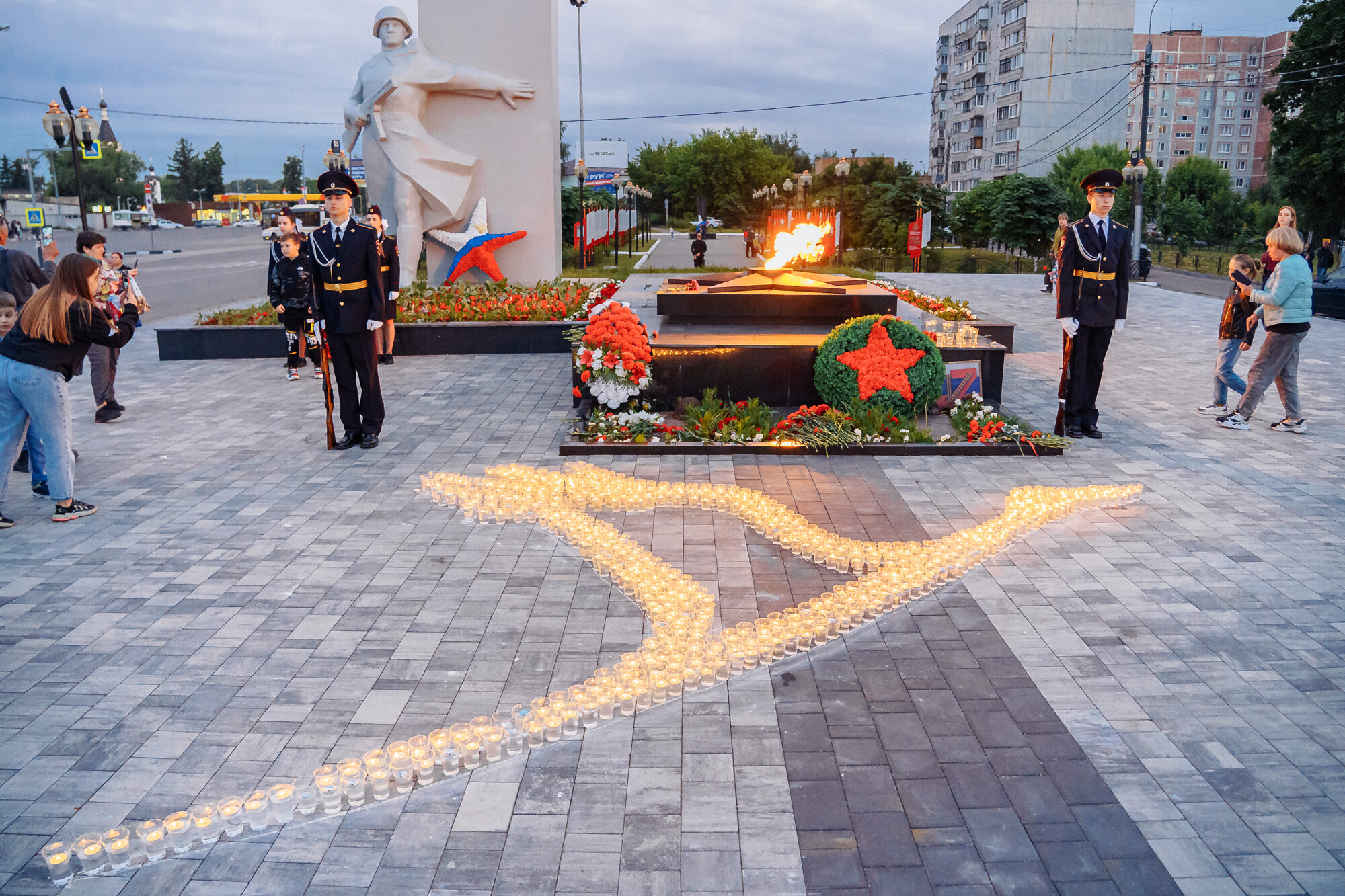 500 свечей зажглись у памятника павшим воинам в Орехово-Зуеве