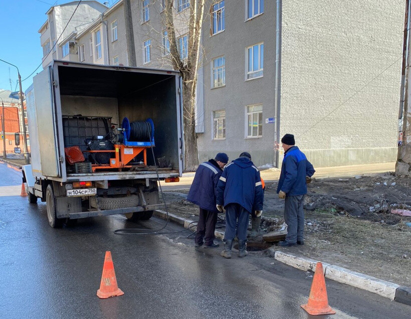 После вмешательства Госжилинспекции в старом доме в Орехово-Зуеве прочистили забившуюся канализацию