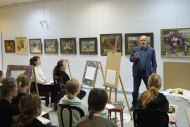 Преподаватель Академии акварели и изящных искусств Андрияки провел мастер-класс для жителей Дрезны и Ликино-Дулева