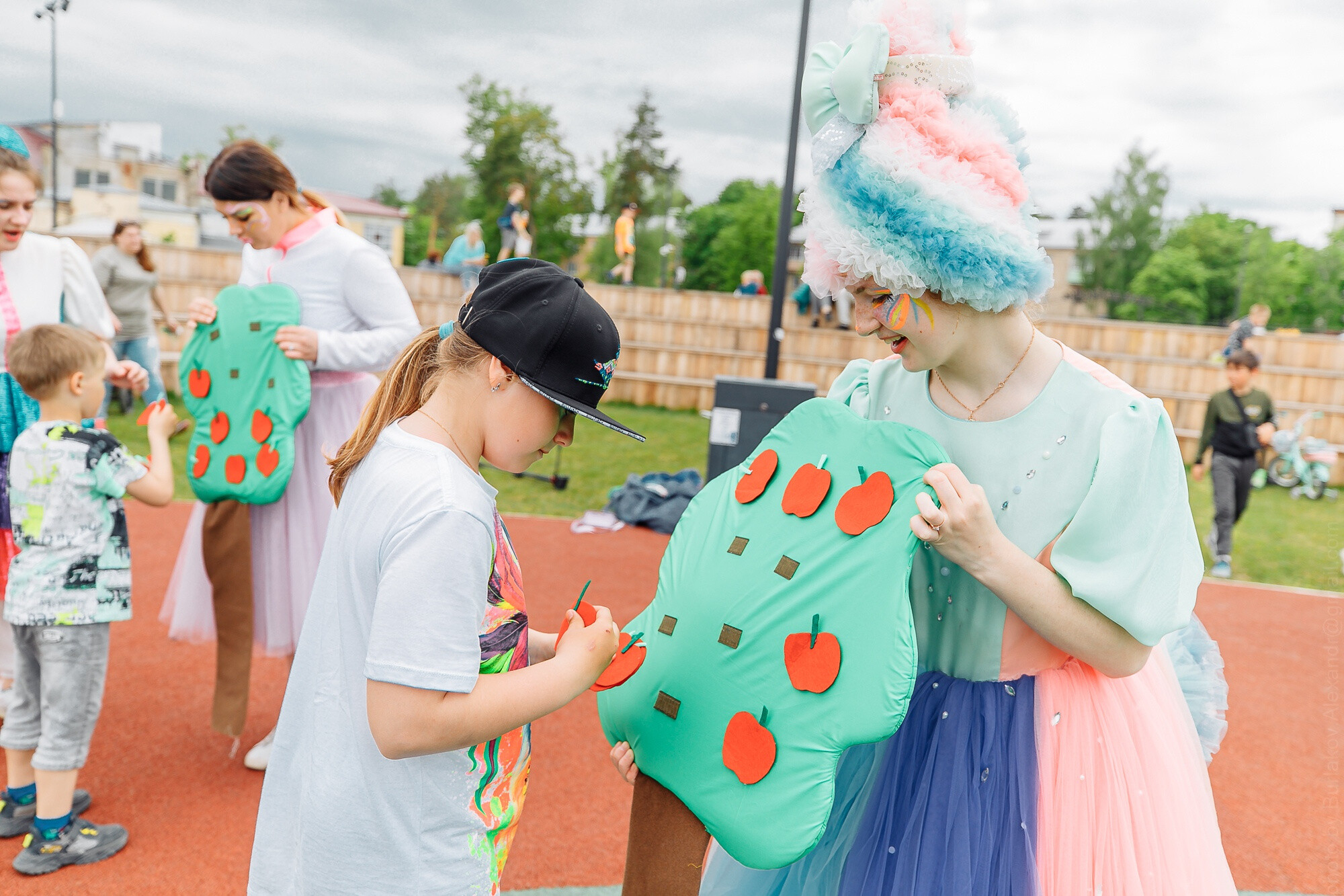 День защиты детей и старт сезона летних читальных залов отметили в парке «Дулевский»
