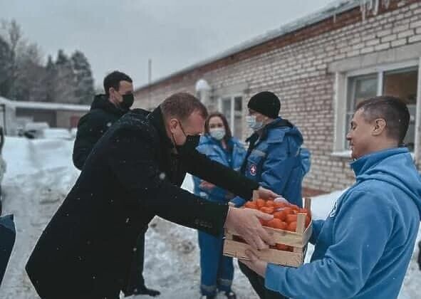Депутаты Московской областной Думы встретились с коллективом врачей Ликино-Дулевской подстанции скорой помощи.