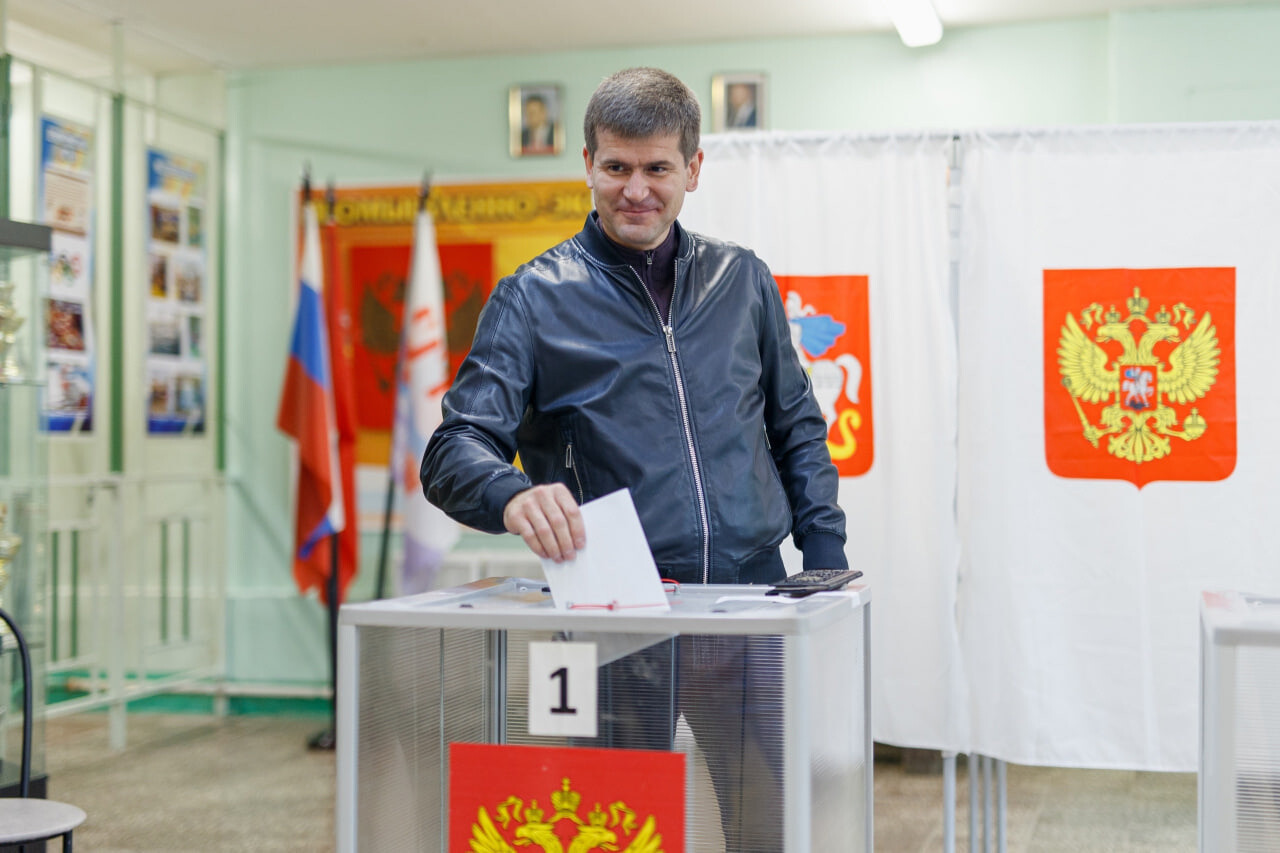 Депутат Госдумы Геннадий Панин проголосовал на выборах губернатора региона