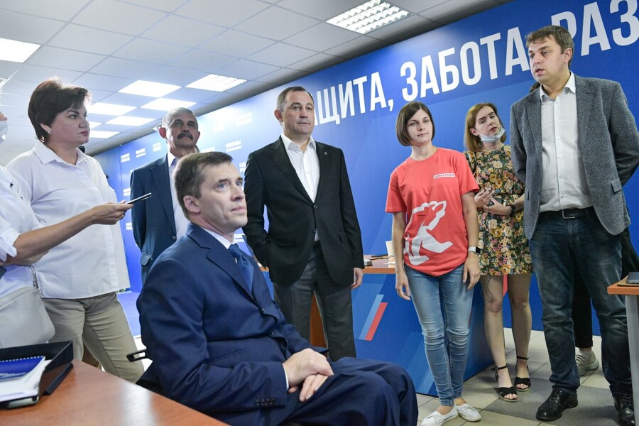 «Единая Россия» организовала центр сбора наказов от избирателей