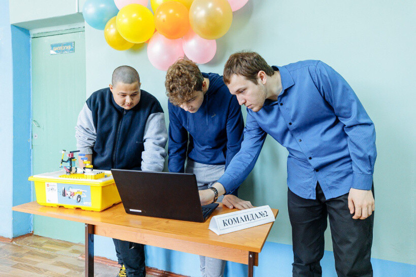 Учитель Ильинской школы получил грант подмосковной МГЕР на проведение фестиваля по робототехнике