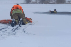 На Клязьме спасли мужчину, провалившегося под лед