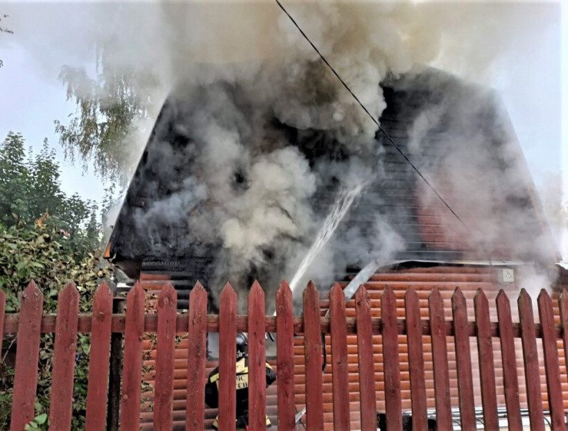 Возгорание дачи в деревне Савостьяново ликвидировали в кратчайшие сроки