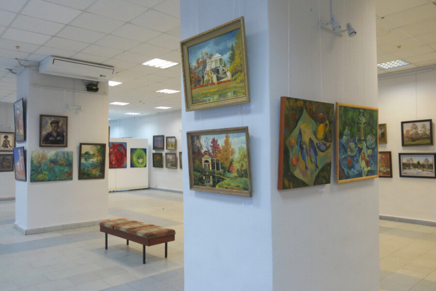 Осенний вернисаж: в Орехово-Зуеве открылась выставка Союза художников России